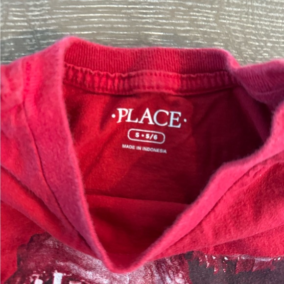 Place Red T-Rex Burger Graphic Tee - Picture 3 of 3